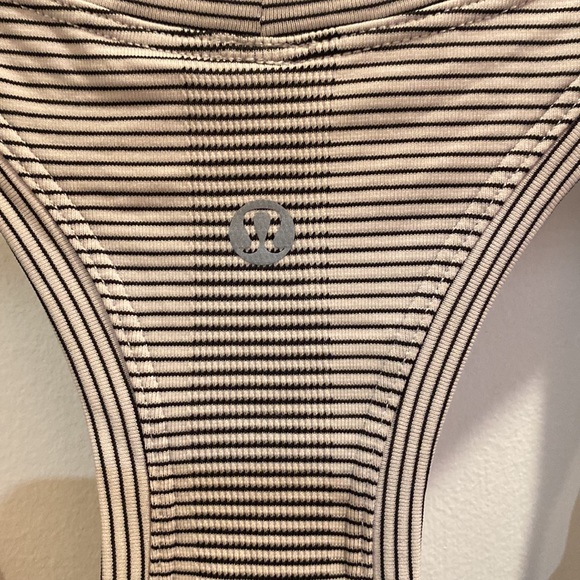 Lululemon Swiftly Tech Racerback Tank 2.0 - like new condition worn 3x - Picture 3 of 5